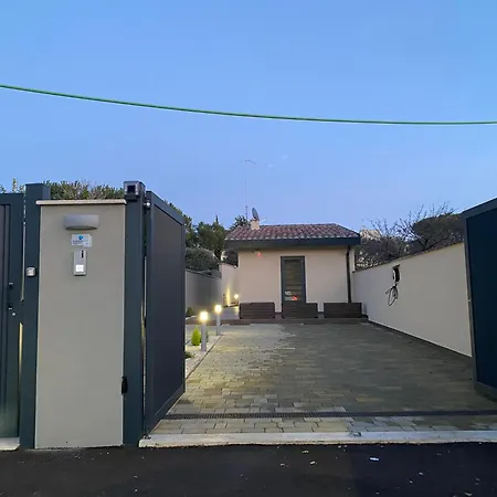 Villino Ancillotto With Garden And Parking Motorcycle Space-2